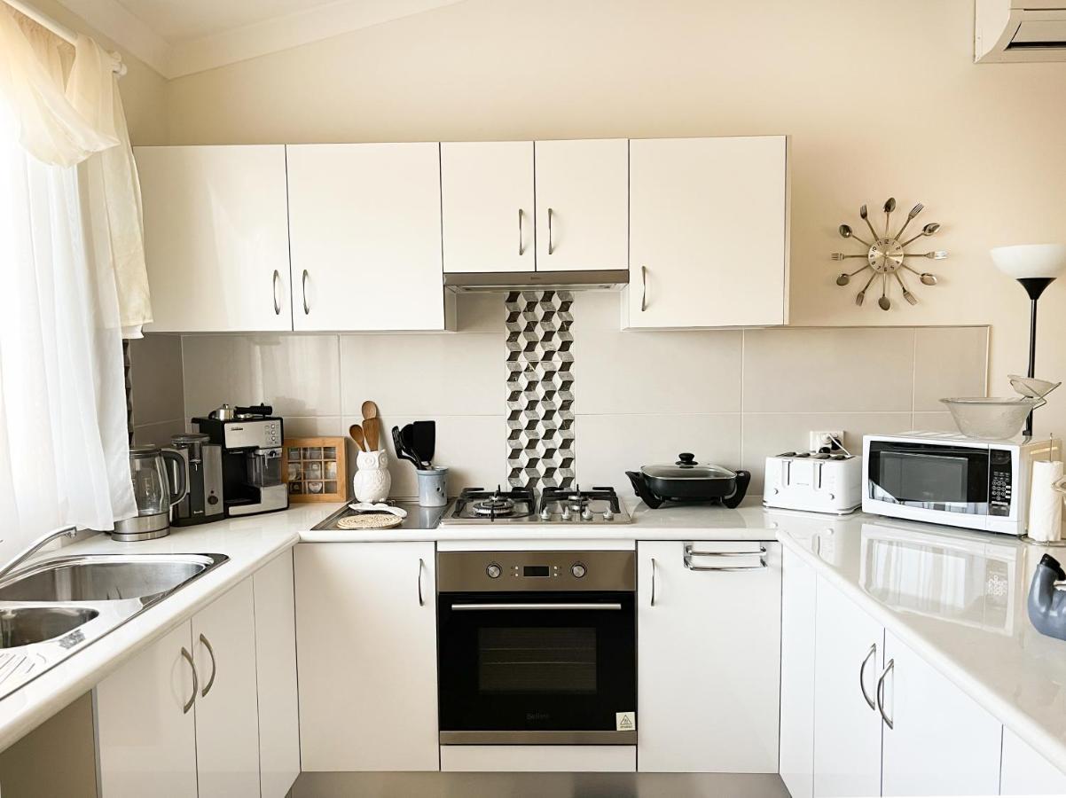 Bright & Beautiful Home On The Hills! Kelmscott Bagian luar foto